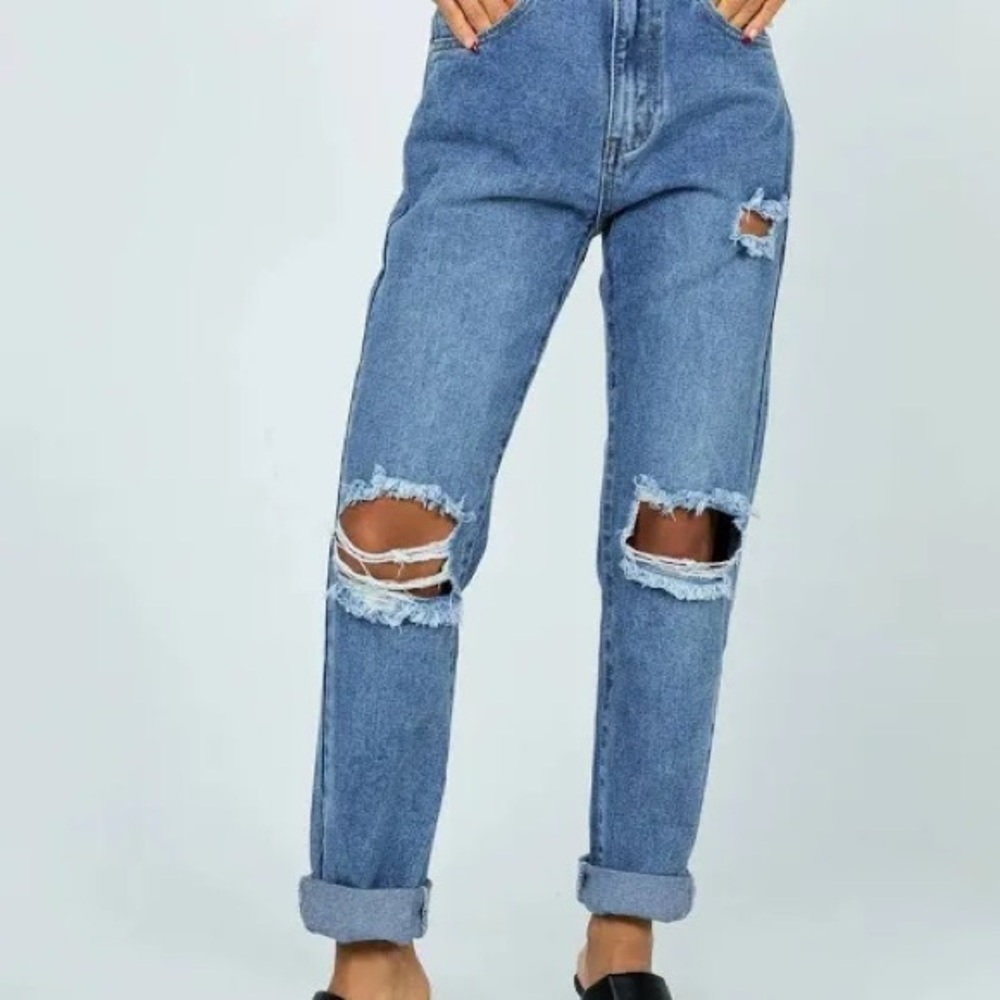 Princess Polly 
HAYDEN KNEE RIP JEANS MID WASH DENIM